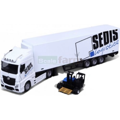 Mercedes Benz Actros with Trailer and Forklift