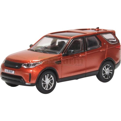 Land Rover Discovery 5 - Namib Orange