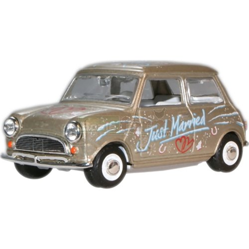Classic Mini Car - Just Married