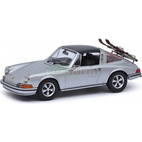 Porsche 911 S Targa with Skis