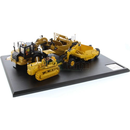 CAT 621K Scraper and CAT No.70 Scraper with D7 Bulldozer